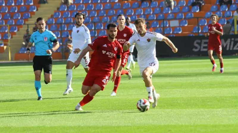 Pendikspor Hatayspor'u 1-0 Mağlup Etti: Clarke-Harris Penaltıyla Farkı Yarattı