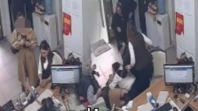 Pendik'te Muhtarla Vatandaş Arasında Fakirlik Belgesi Kavgası