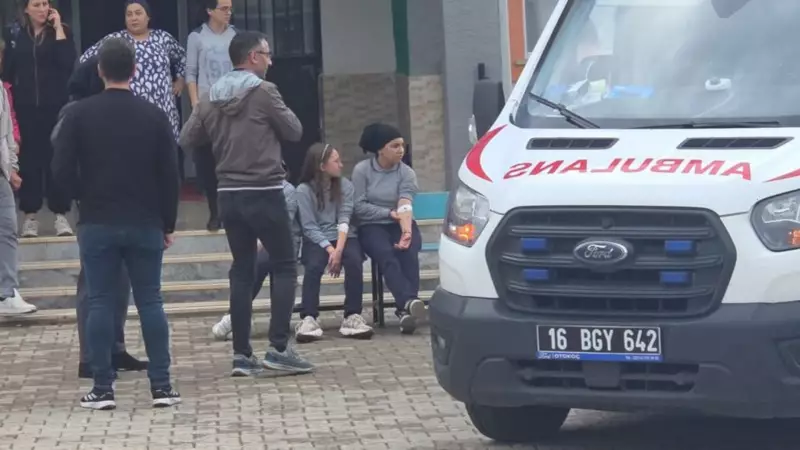 Sakarya ve Bursa'da 43 Öğrenci Zehirlenme Şüphesiyle Hastaneye Kaldırıldı