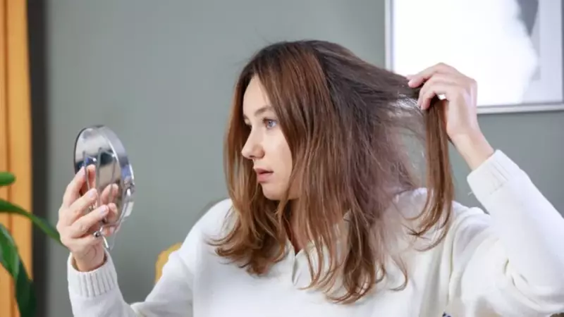 Saçlarınız İçin Doğal Mucize: 1 Kaşık İlave ile Işıl Işıl Genç Saçlar!