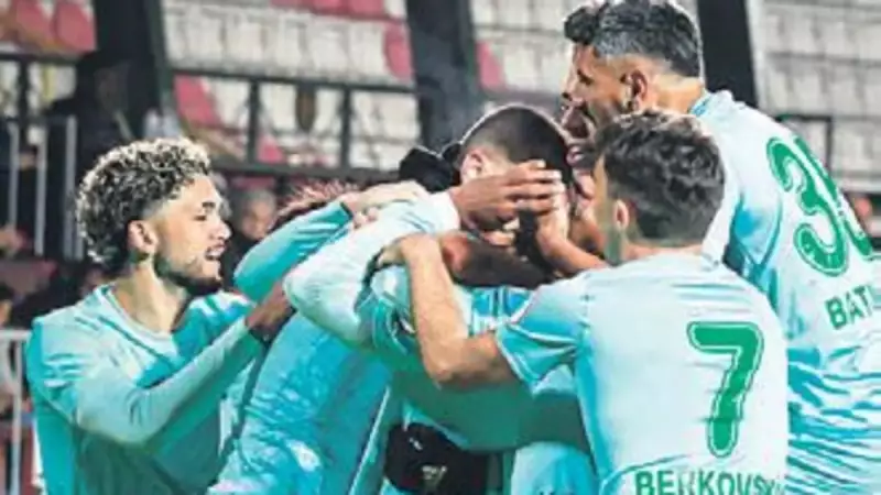 Serik Spor, Sarıyerspor'u 3-0 Yenerek Üst Üste 3. Galibiyetini Aldı