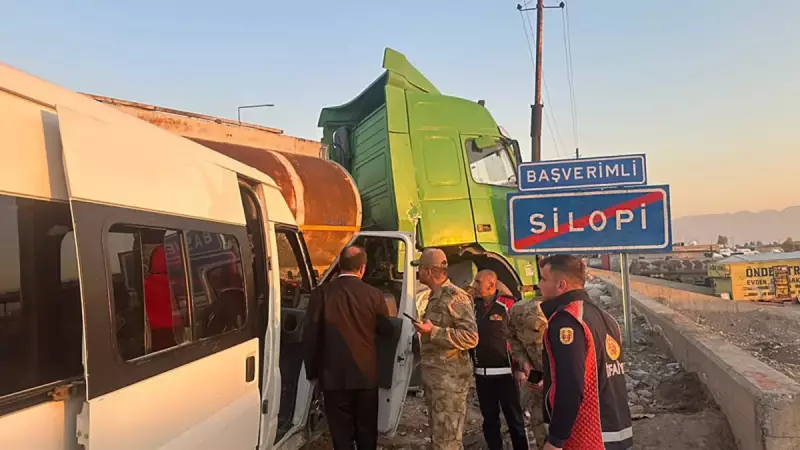 Silopi'de Tanker ile Öğrenci Servisi Çarpıştı: 14 Yaralı
