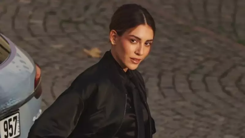 Sinem Kobal'ın Zarif Paylaşımları Hayranları Büyüledi: 'Bu Ne Zarafet!'