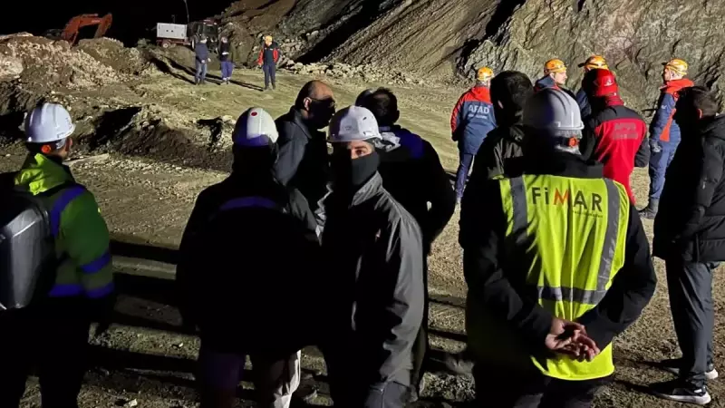 Sivas'ta Maden Göçüğünde Mahsur Kalan Şantiye Müdürü Kurtarılmaya Çalışılıyor