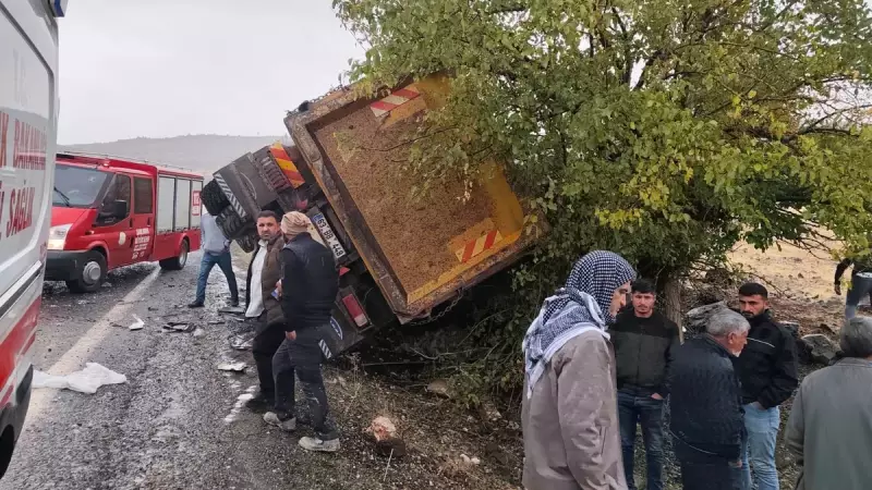 Siverek'te Kafa Kafaya Kamyon Kazası: 1 Ölü, 1 Yaralı