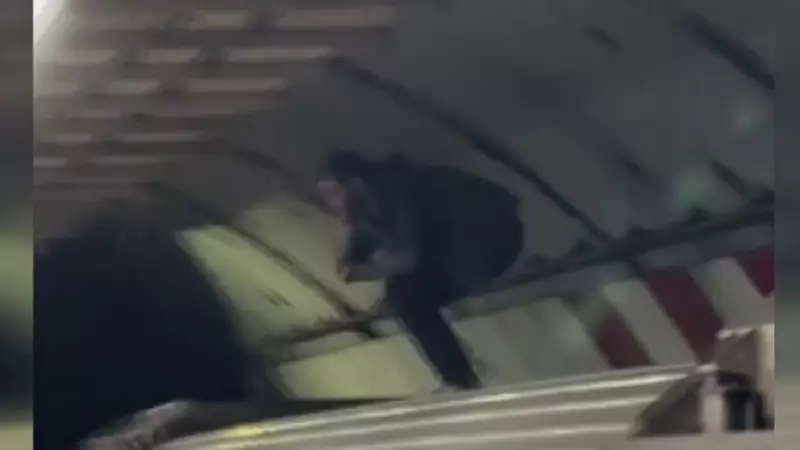 İstanbul'da Metro Üzerinde Şok Eden Olay! Yolcular Donakaldı