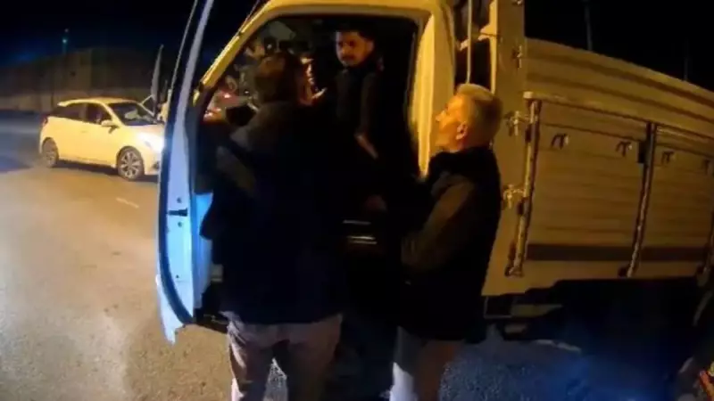 İstanbul'da Trafik Dehşeti: Canım Sıkkın Deyip Motosikletliye Saldırdı!