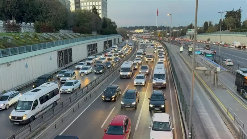 İstanbul'da Trafik Kilitlendi: Yoğunluk %80'e Ulaştı
