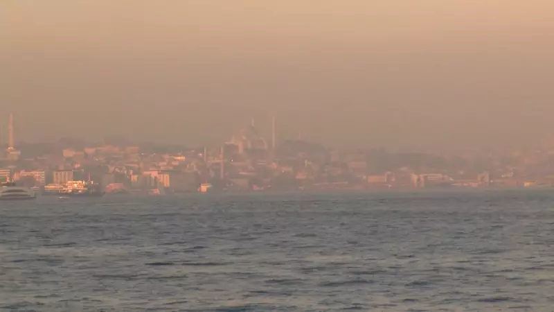 İstanbul'u Yutan Sis: Şehrin Nefesi Kesildi!
