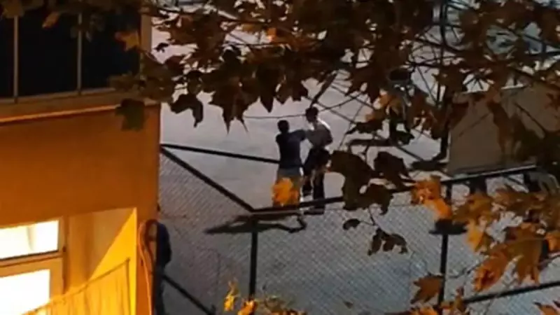 Sultangazi'de Akılalmaz Kavga: Arkadaşlar Tezahüratla Destekledi!