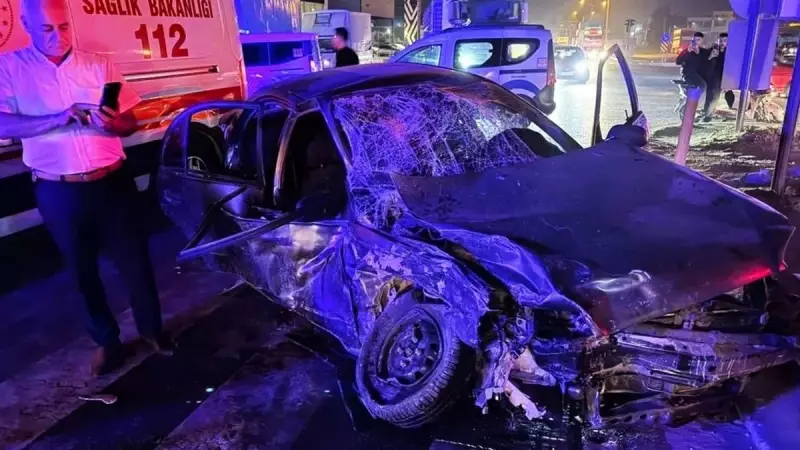 Tarsus'ta Minibüs-Otomobil Çarpışması: 10 Yaralı