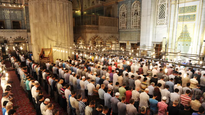 Tilavet Secdesi Nedir, Nasıl Yapılır? 14 Ayet ve Uygulama Detayları