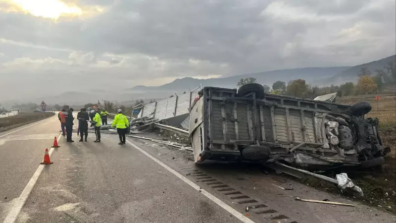 Tokat'ta Korkutan Trafik Kazası: Minibüs Kamyonete Arkadan Çarptı!