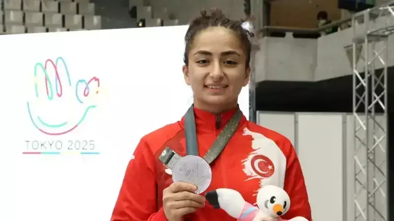 Tokyo 2025 Deaflympics'te Buse Tıraş Gümüş Madalya Kazandı