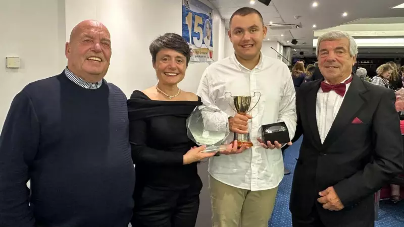 Tuna Tunca: Manş Denizi'ni Geçen İlk Otizmli Yüzücü Ayakta Alkışlandı