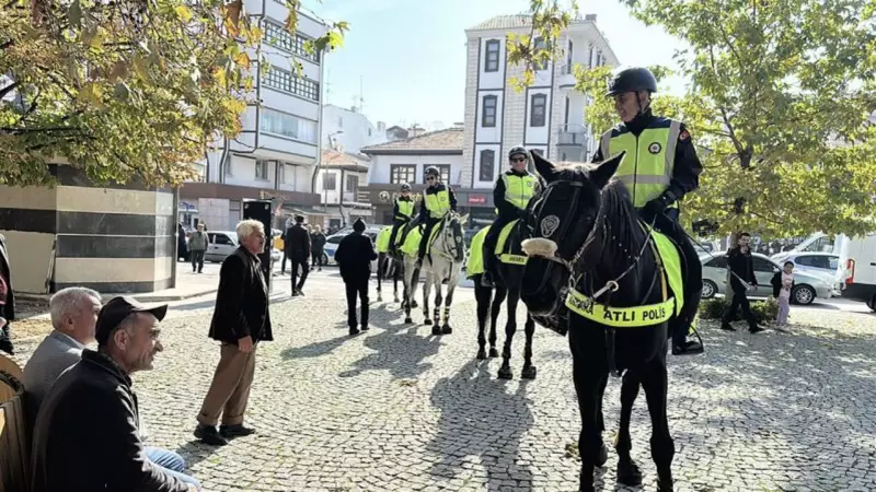 Çubuk'ta Atlı Polisler Devriyede: Vatandaşlardan Yoğun İlgi