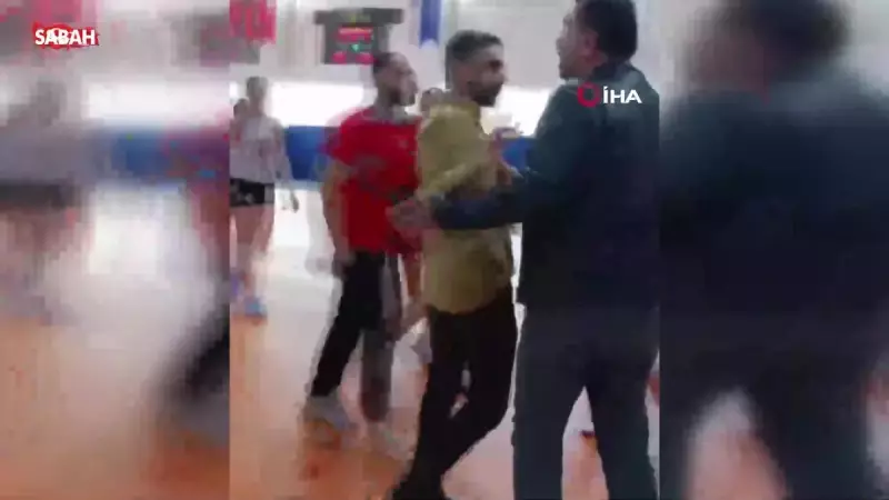 Voleybol Maçında Kavga: Antrenöre Saldırı Anları Kamerada