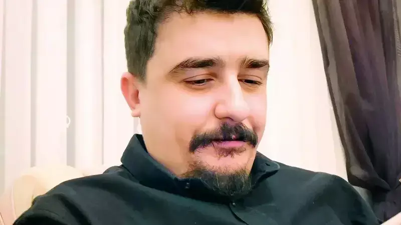 Zeynep Karacaşair Ertuğrul Rast'tan Nükleer Müzik Şiir Kitabı