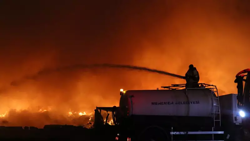 İzmir Menemen'de Çöp Depolama Alanında Yangın: Yoğun Duman