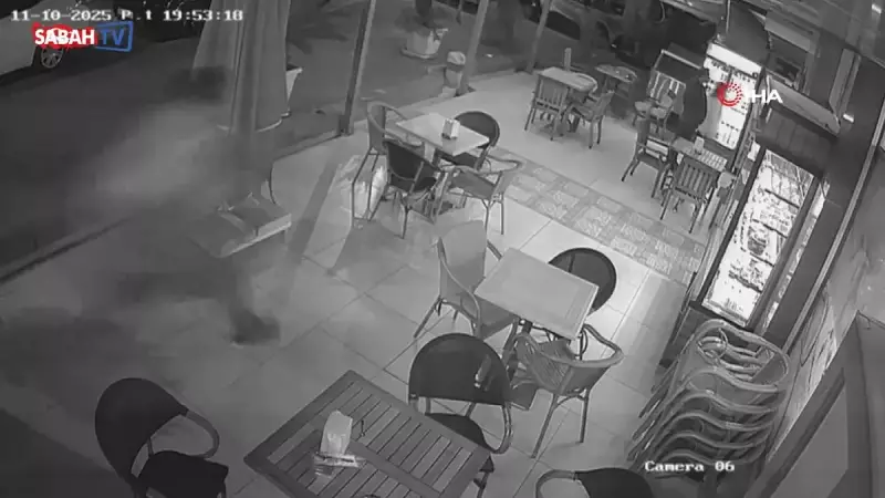 İzmir'de Pastanede Bıçaklı Saldırı: Müşteriler Sandalyelerle Savundu