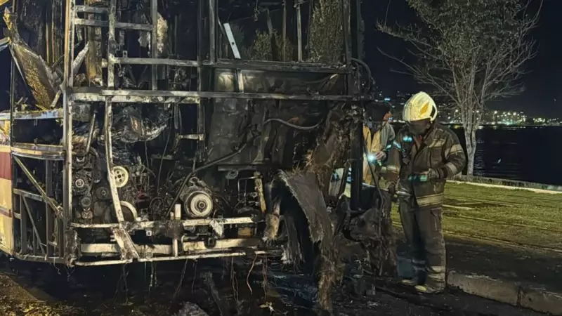 İzmir'de Seyir Halindeki Belediye Otobüsü Alev Alev Yandı