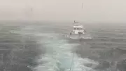 Çanakkale Boğazı'nda Tehlike Atlatıldı: 3 Kişilik Tekne Kurtarıldı