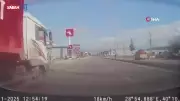 Bursa'da Ters Şeritte Son Sürat Giden Kamyon Kamerada