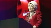 Emine Erdoğan Yankılar Sergisini Paylaştı: Şule Yüksel Şenler ve Malcolm X