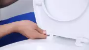 Gevşeyen Klozet Kapağı Nasıl Sabitlenir? 2 Malzeme ile Çözüm