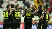 Göztepe, Antalyaspor'u 2-1 Mağlup Etti: 4 Dakikada Geri Döndü