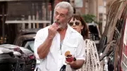 Mel Gibson'dan Sıcak Gün Keyfi: Torunuyla Dondurma Molası!