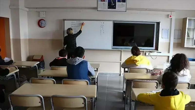 2025 Okul Tatil Takvimi Açıklandı: Ara Tatiller Yeniden Tartışılıyor