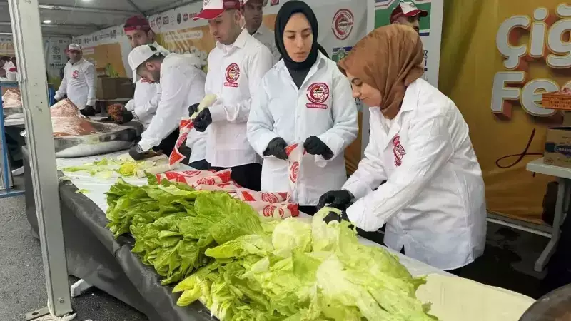 5. Geleneksel Doğu Güneydoğu Çiğ Köfte Festivali'nde 5 Ton Çiğ Köfte Dağıtıldı