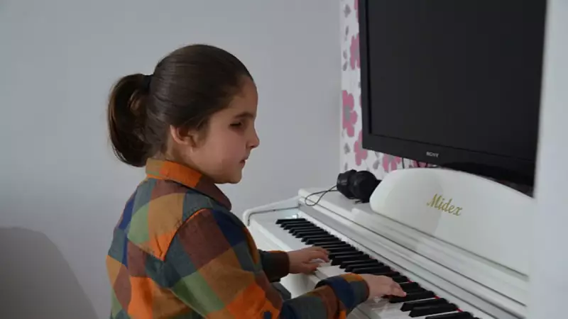 8 Yaşındaki Görme Engelli Çınar'ın Mutlak Kulak Yeteneği Şaşırtıyor