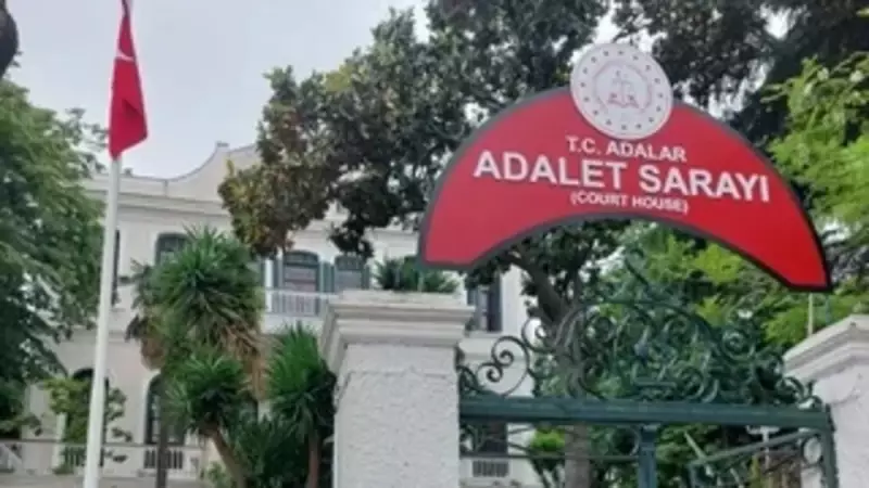 Adalar Adliyesi'nde Skandal: 12 Silah Emanetten Çalındı, Katip Tutuklandı