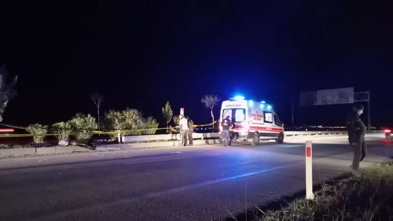 Adana'da Motosiklet Refüje Çarptı: 1 Kişi Hayatını Kaybetti