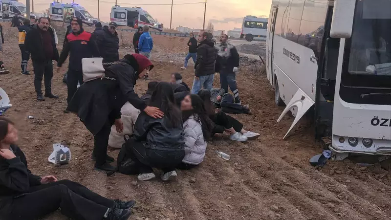 Afyonkarahisar'da Korkunç Kaza: Servis ile Kamyonet Çarpıştı, 17 Öğrenci Yaralı