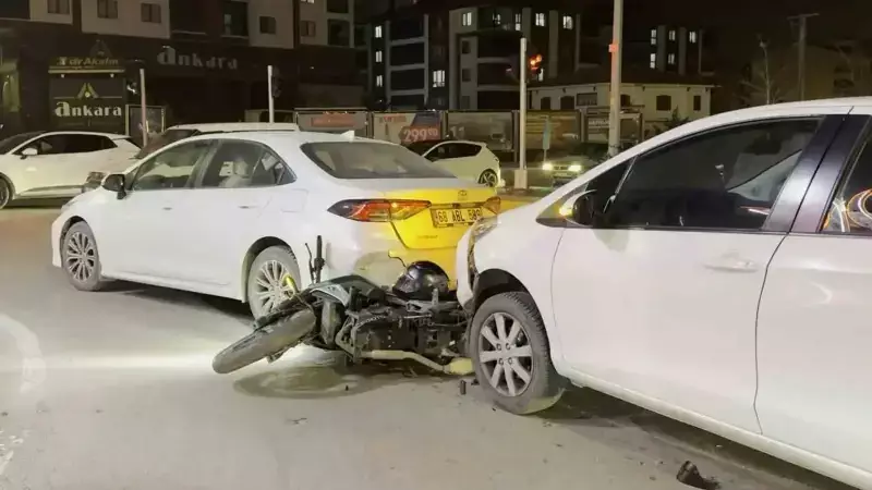 Aksaray'da Zincirleme Kaza: Motosiklet Sürücüsü Yaralandı