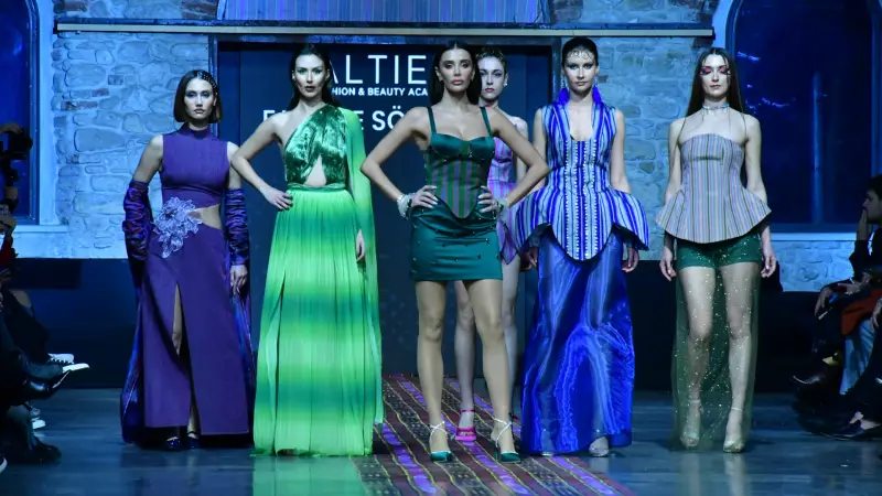 Altier Fashion Show 2025'te Kutnu Kumaşı ve Ünlüler Podyumu Süsledi