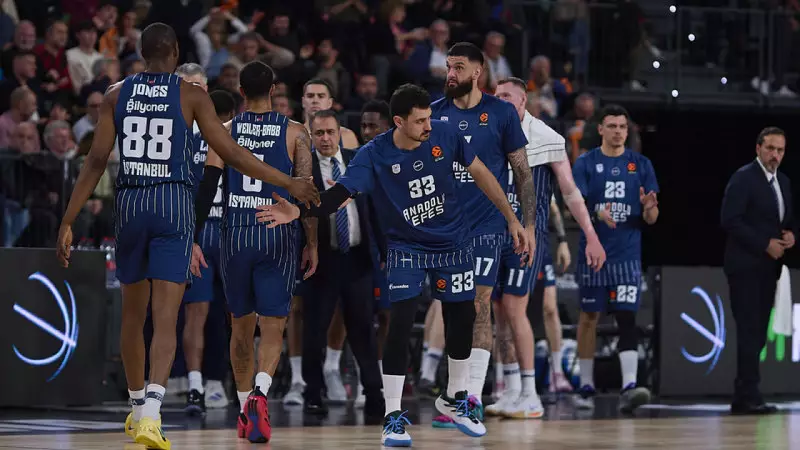 Anadolu Efes, Zalgiris'i 87-64 Yendi: Laso Dönemi Galibiyetle Başladı