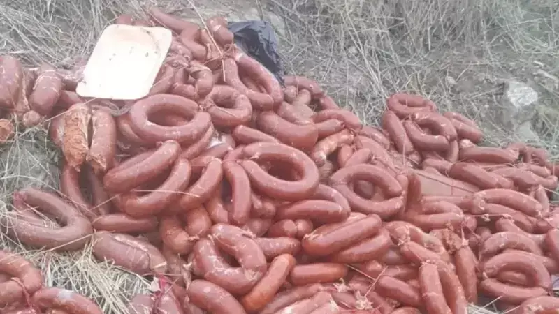 Ankara Gölbaşı'nda Boş Araziye Atılan Sucuk ve Salam Şaşkınlığı