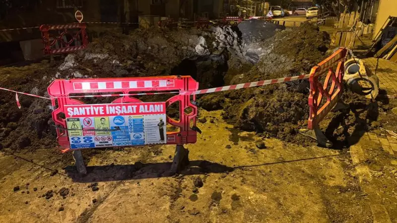 Avcılar'da İSKİ Çalışmasında Yol Çöktü: İşçi Göçük Altında Kaldı