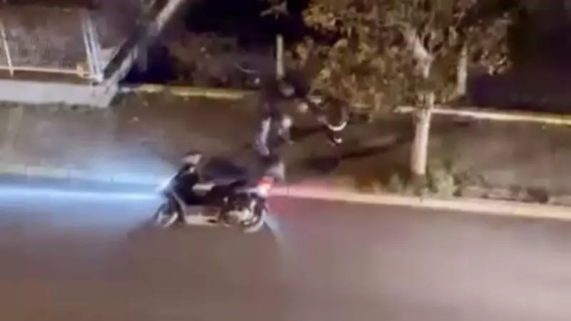 Avcılar'da Trafik Tartışması Kavgaya Döndü: Motosikletli Yayayı Kaskıyla Darp Etti