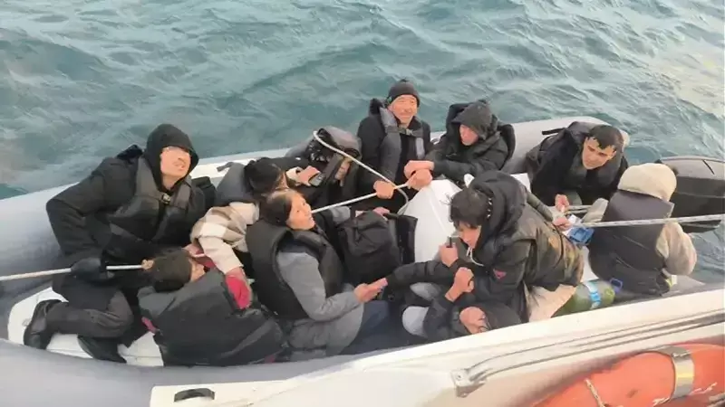 Ayvalık Açıklarında Sahil Güvenlik 10 Düzensiz Göçmeni Kurtardı