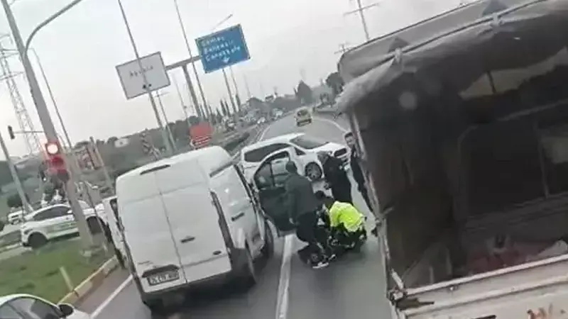 Ayvalık'ta Polisten Kaçan Sürücü, Kıskıvrak Yakalandı