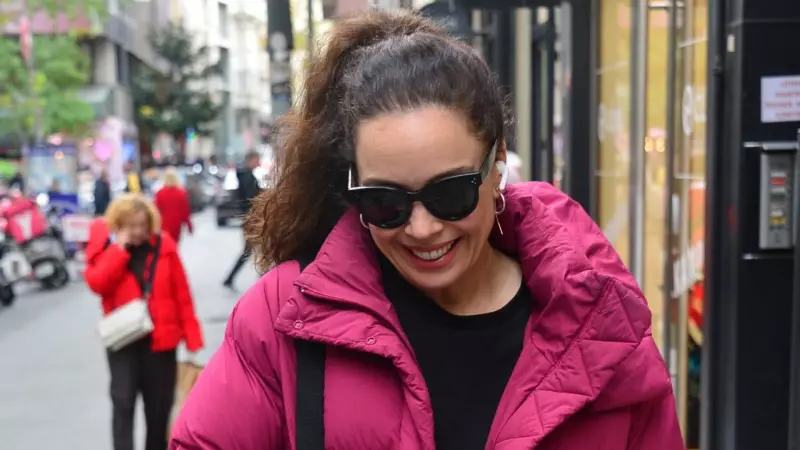 Azra Akın'dan Yılbaşı Planı: 'Ailecek ve 4 Çift Arkadaşımızla Evdeyiz'