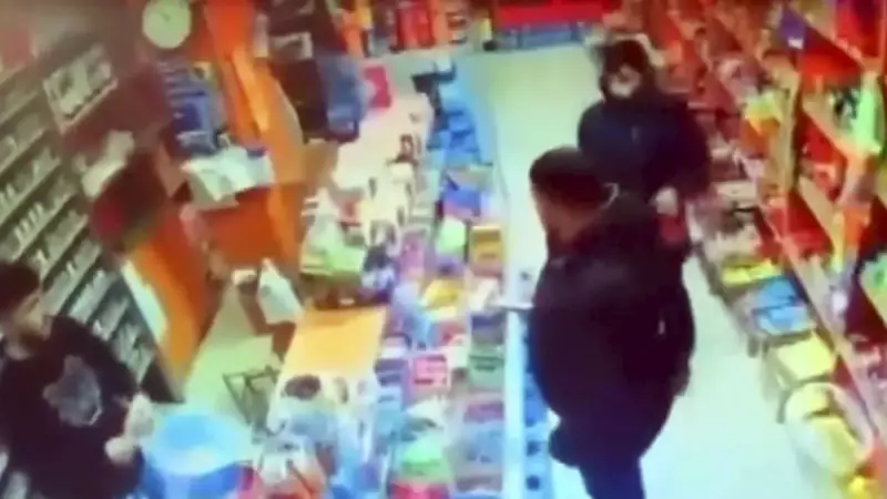 Bağcılar'da 10 bin lira komisyon kavgası: Emlakçı, müşterisinin oğlunu vurdu