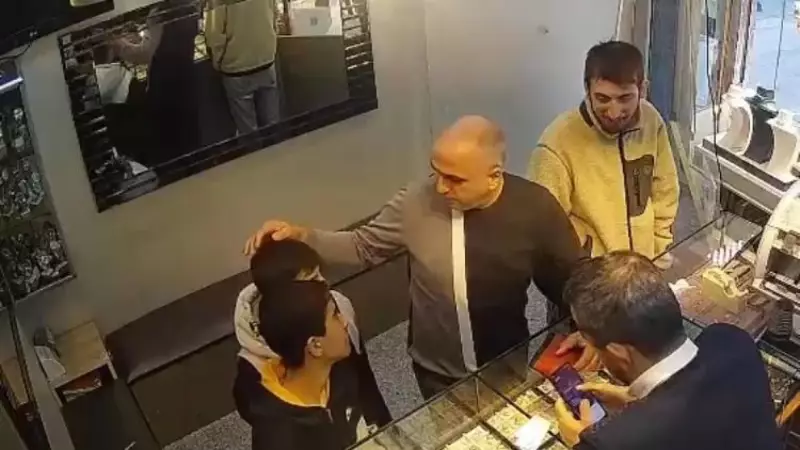 Bağcılar'da Altın Çocuklar: 1.3 Milyon Liralık Kese Bulup Sahibine Teslim Ettiler