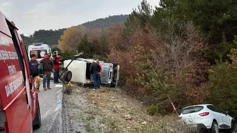 Balıkesir'de Jeep ile Otomobil Çarpıştı: 3 Yaralı