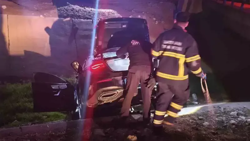 Batman'da Otomobil Su Kanalına Uçtu: Sürücü Kurtarıldı